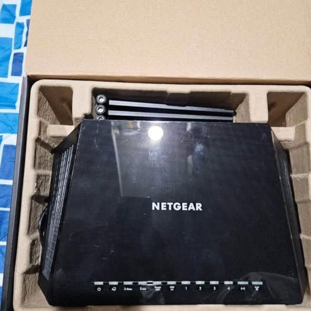 NETGEAR Nighthawk AC1750 Smart WiFi Router (Model# R6700). - Picture 7 of 8